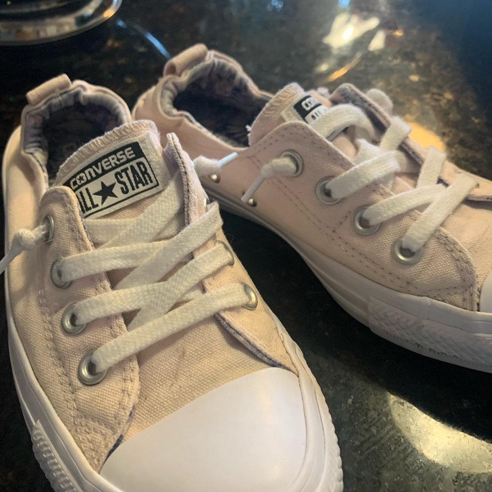 Women’s Converse size 8 pink